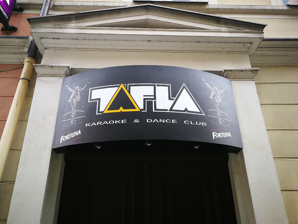 TAFLA pub Poznań kaseton reklamowy